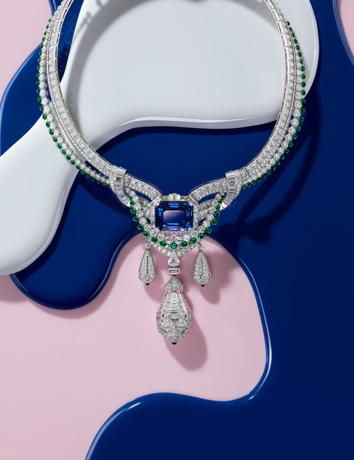 Haute joaillerie collier de diamants émeraude et saphirs